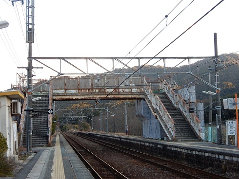 安登駅跨線橋、改修が始まりました_e0175370_1139764.jpg