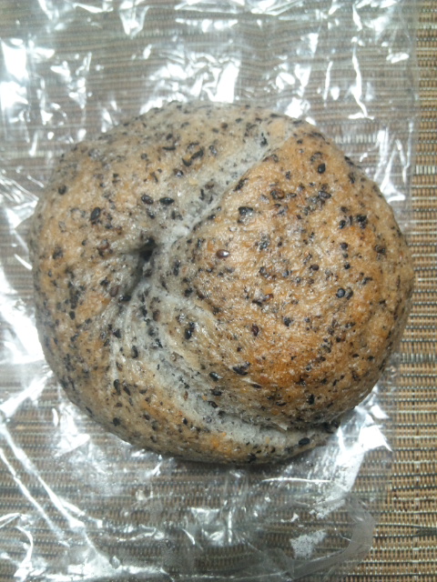 ブランジェリーケン ごま黒豆きなこ_f0076001_21514061.jpg