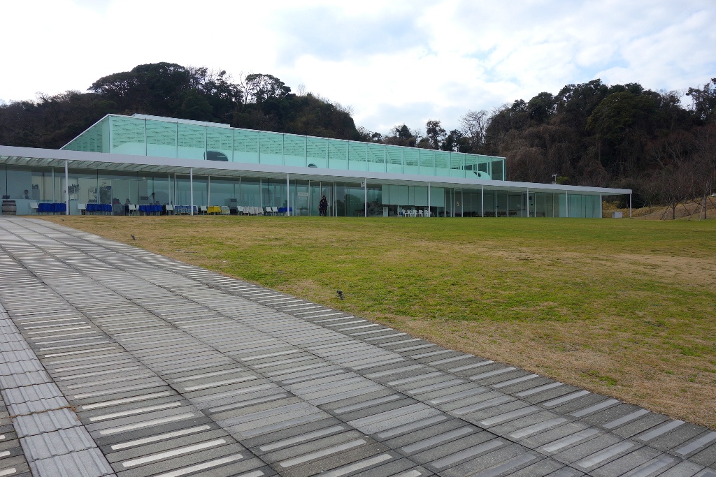 アクアマーレ(横須賀美術館・内)_c0005077_1604480.jpg