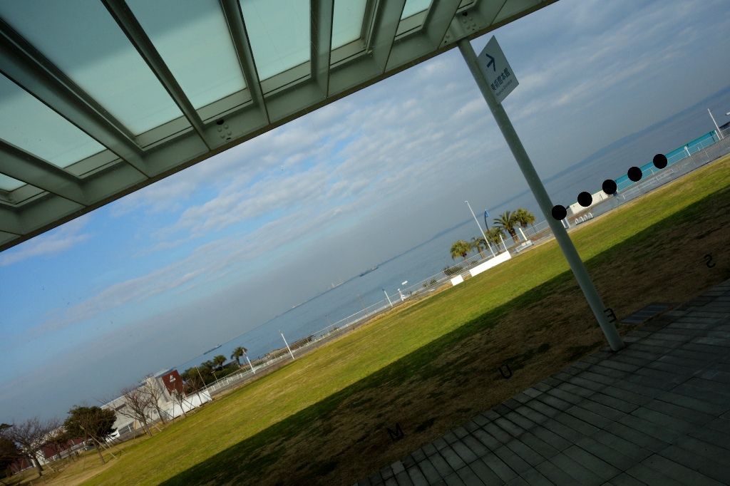 アクアマーレ(横須賀美術館・内)_c0005077_1692999.jpg