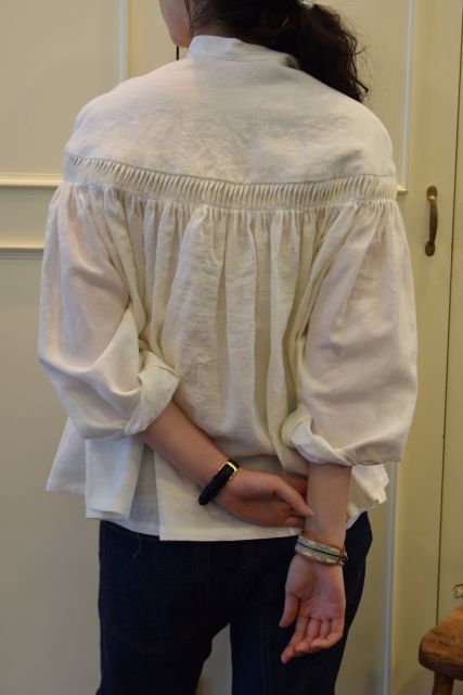 Scye の リネンタックシャツ ’16SS ・ ・ ・_b0110586_15243312.jpg