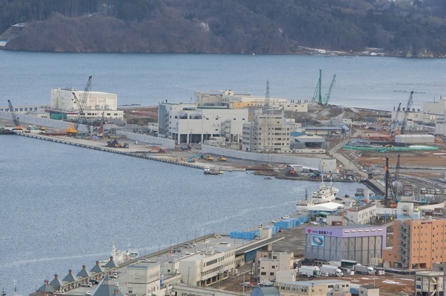 藤田八束の気仙沼の旅②大船渡線、気仙沼プラザホテル、安波山からの美しさに感動・・・そして防潮堤_d0181492_09562104.jpg