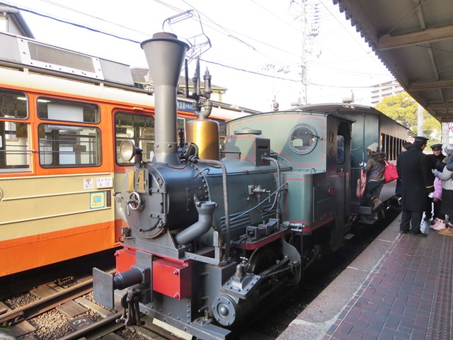坊ちゃん列車 伊予鉄の路面電車でjr松山駅まで 伊予にゃんよ旅 お散歩アルバム 紫陽花の頃
