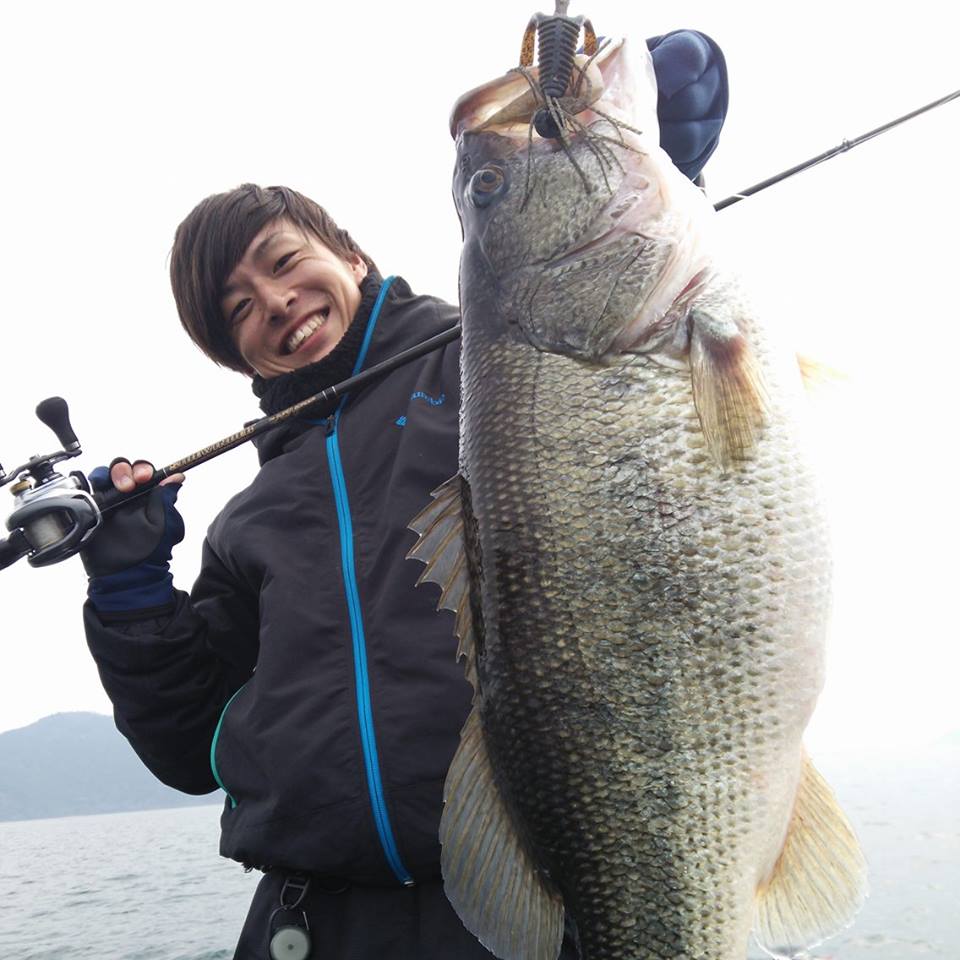 釣果報告 琵琶湖で59センチ4000gフィッシュ Nlwフットボールジグ Nishine Lure Works 裏日記