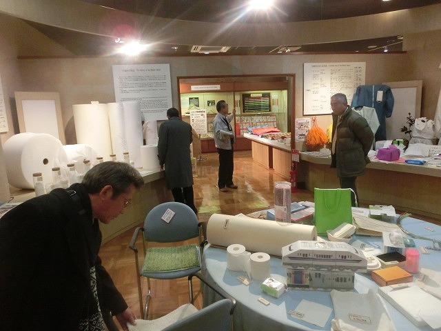 四国中央市(愛媛県)の「世界一効率的な製紙工場」と「紙のまち資料館」_f0141310_734225.jpg