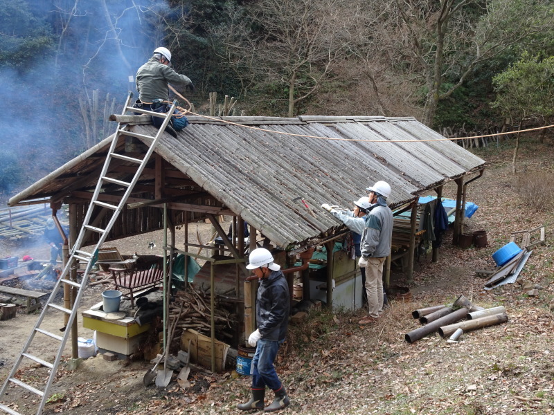 「バンブーハウス」の屋根葺き替え作業が始まりました　in　孝子の森　　　　　by　　　  (TATE-misaki)_c0108460_22284417.jpg