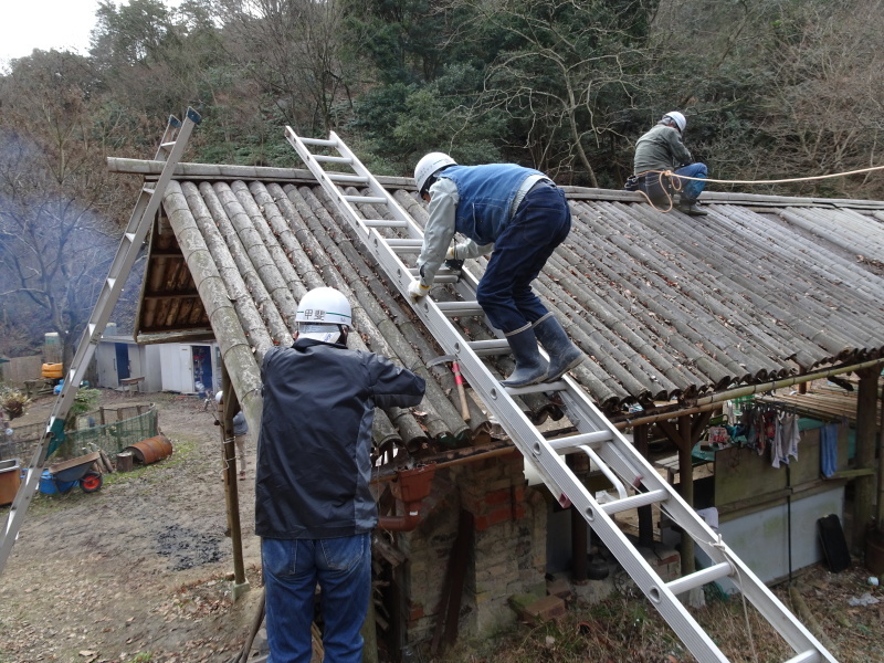 「バンブーハウス」の屋根葺き替え作業が始まりました　in　孝子の森　　　　　by　　　  (TATE-misaki)_c0108460_22284645.jpg