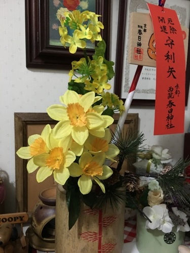 春の花に ダイソーさんの菜の花を生ける マロンとキラキラ雑貨 春の花に ダイソーさんの菜の花を生ける マロンとキラキラ雑貨