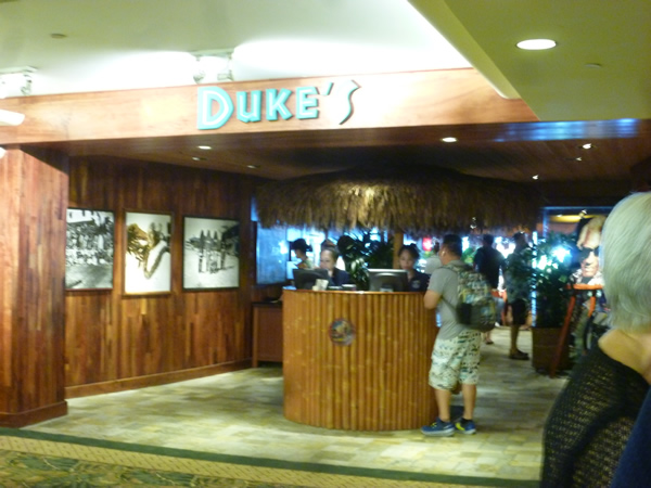 Duke\'s Waikiki_c0152767_21341717.jpg