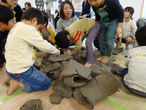 第4回子どものアート研究会 土粘土であそぼう せいとくアートランダム
