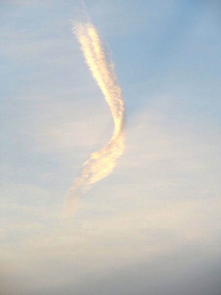 16年2月9日 ねじれた飛行機雲 今日の風に吹かれましょう 16年2月9日 ねじれた飛行機雲 今日の風に吹かれましょう