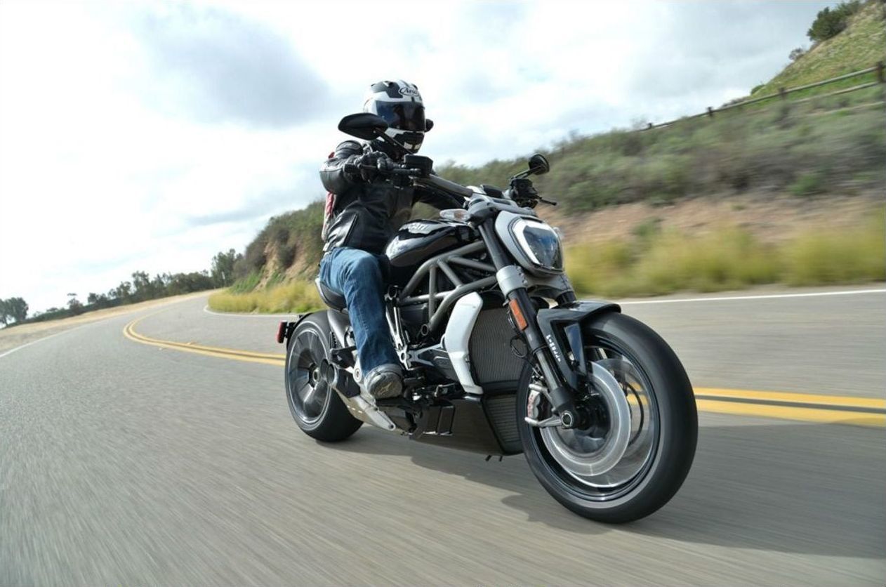 \'First ride: Ducati XDiavel S Review\' @ Visordown [2/21追記]_f0004270_22022052.jpg