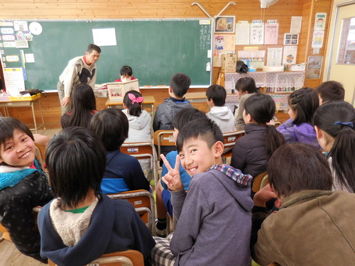 地元の小学校で紙芝居_c0203348_18484314.jpg