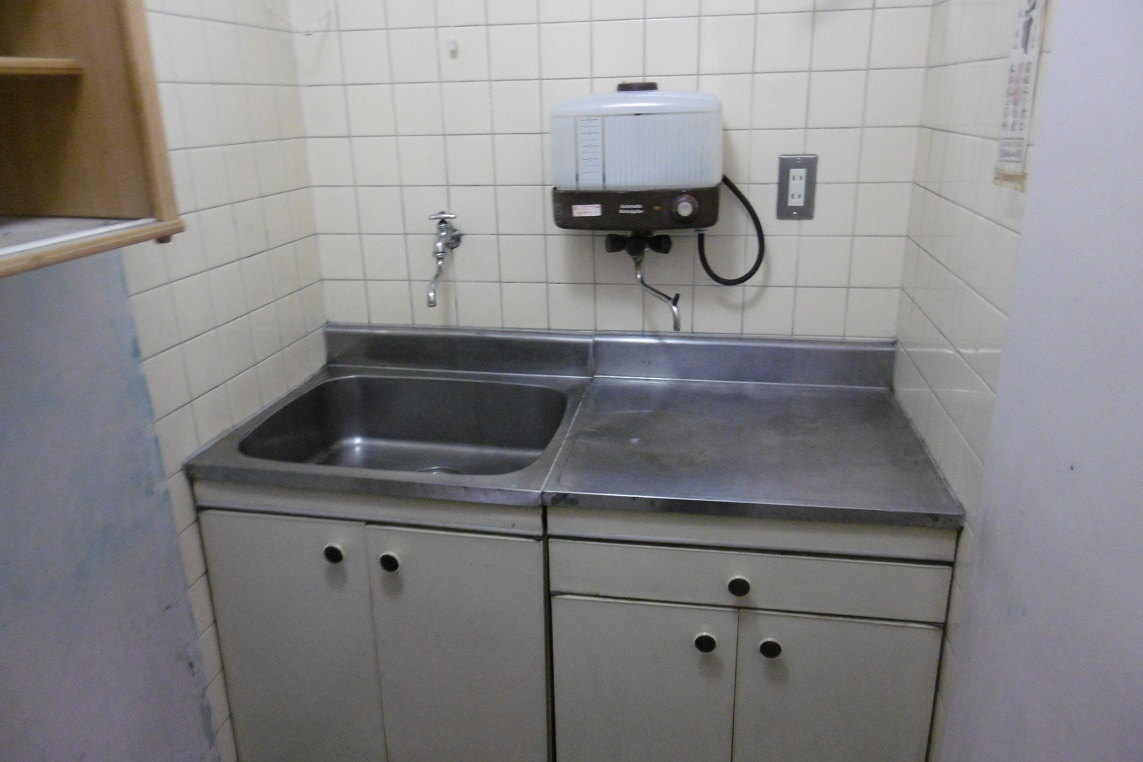 見たことのない給湯器_f0205367_18280929.jpg