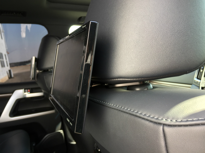 新型ランドクルーザー0にリアモニターとか Road To Summit 目指せ百名山