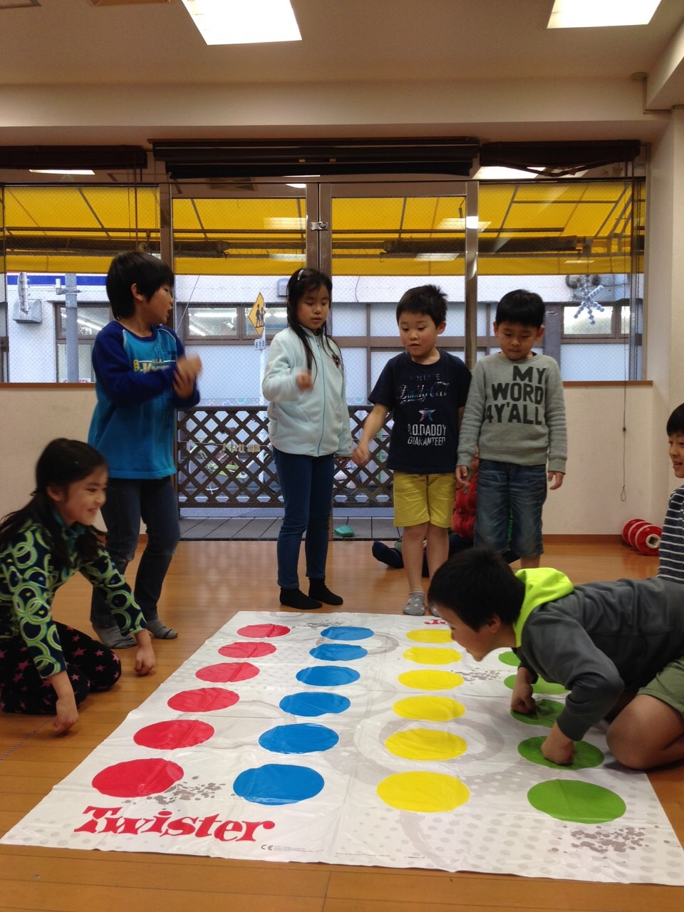 2月8日 ツイスターゲーム_f0225094_13244803.jpg