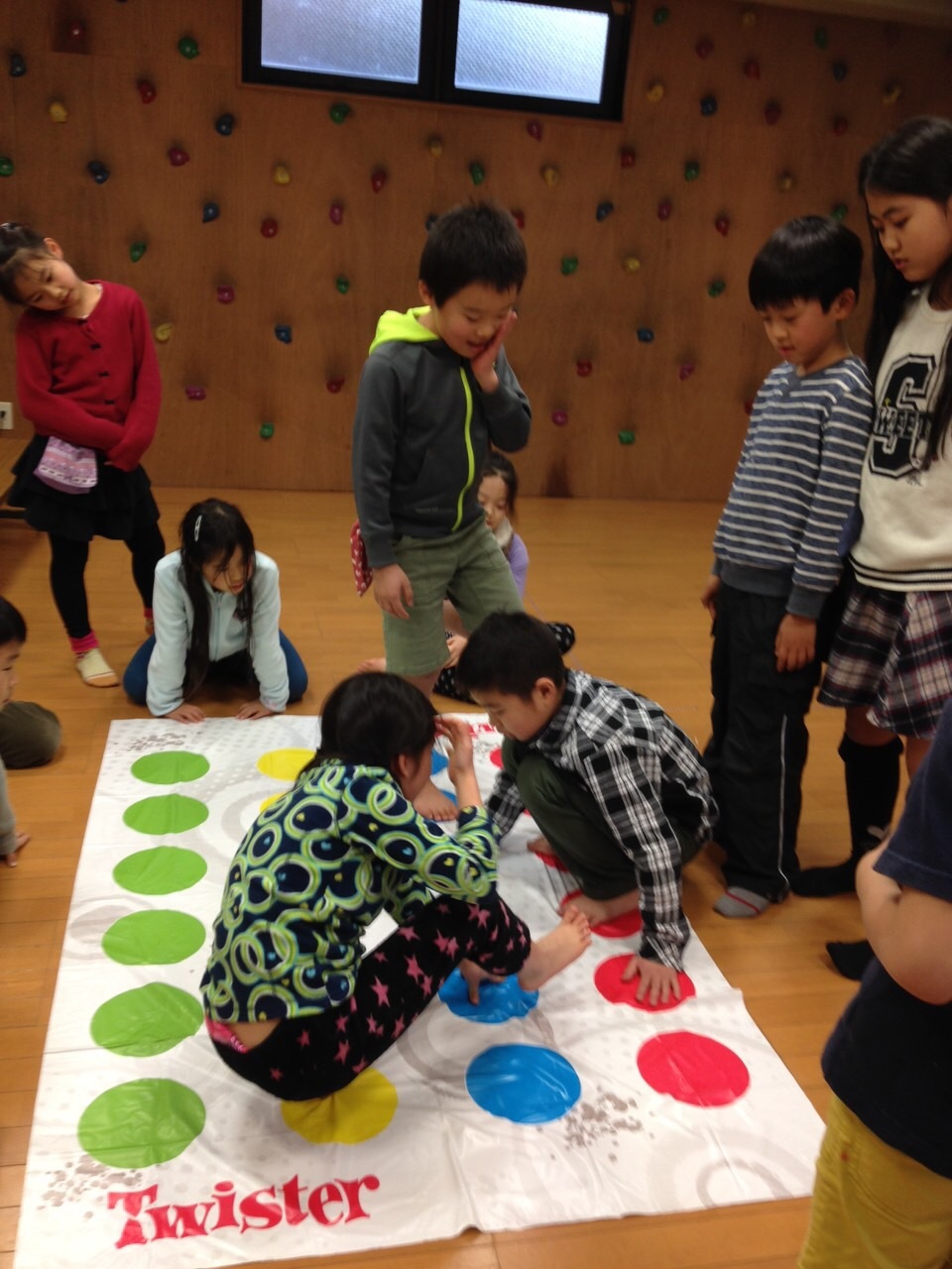 2月8日 ツイスターゲーム_f0225094_13244944.jpg
