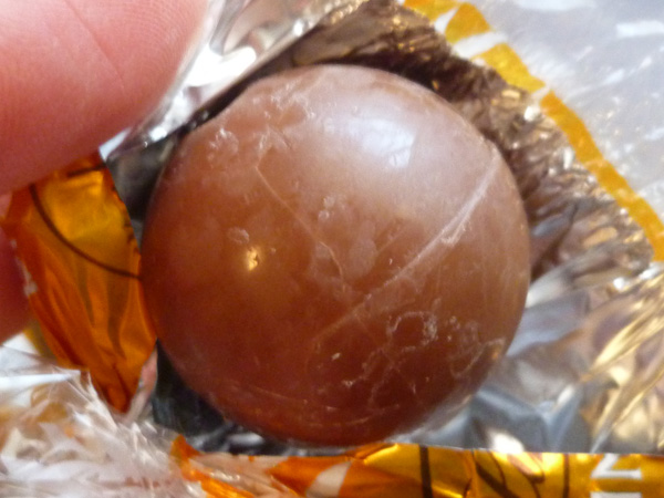 Lindt LINDOR CARAMEL MILK CHOCOLATE TRUFFLES_c0152767_2262427.jpg