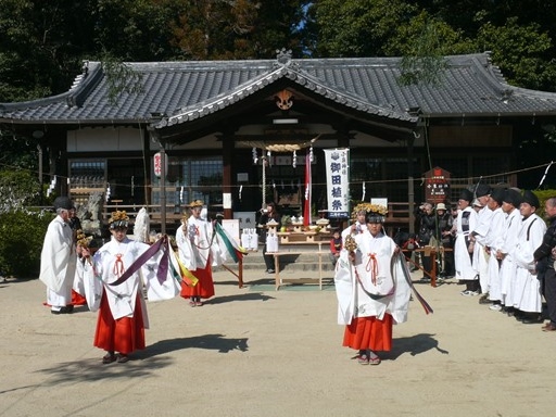 小泉神社の御田植祭_f0089748_21381949.jpg