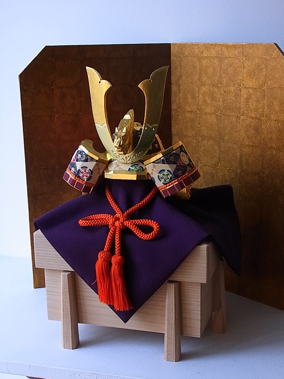 初節句に。 《 奈良一刀彫 兜 吉岡一泰 》_e0256889_20131239.jpg