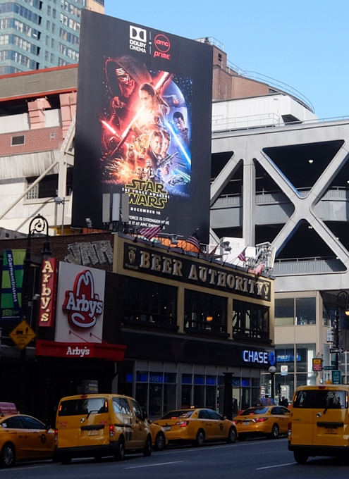 NYの街角で見かけたスター・ウォーズの巨大ビルボードほか_b0007805_2328083.jpg