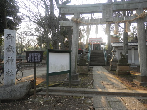 梅を探しに行ったら、御嶽神社、発見！_c0145920_10455514.jpg