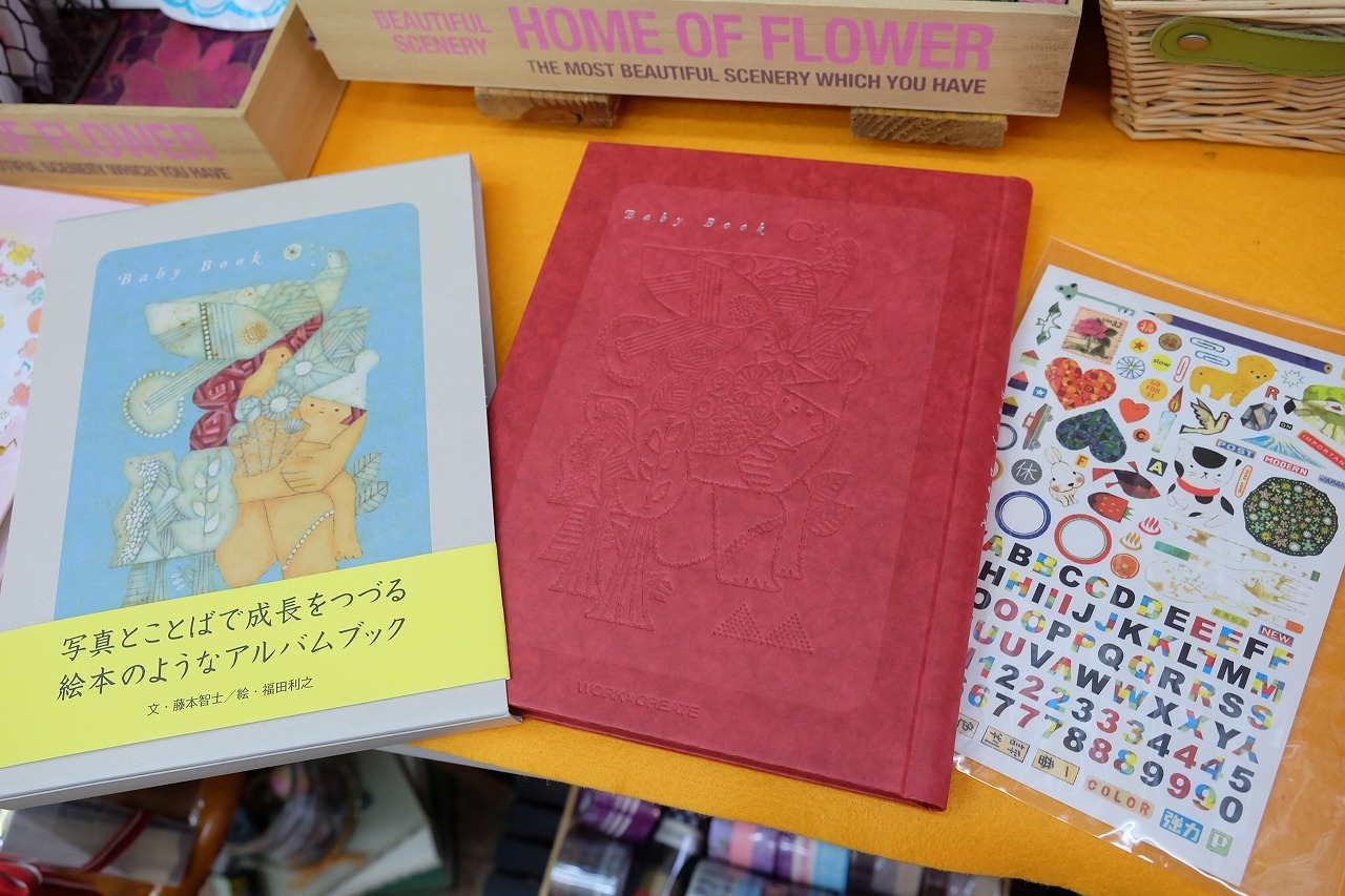 絵本のようなアルバム入荷しました♪_d0189735_17211456.jpg