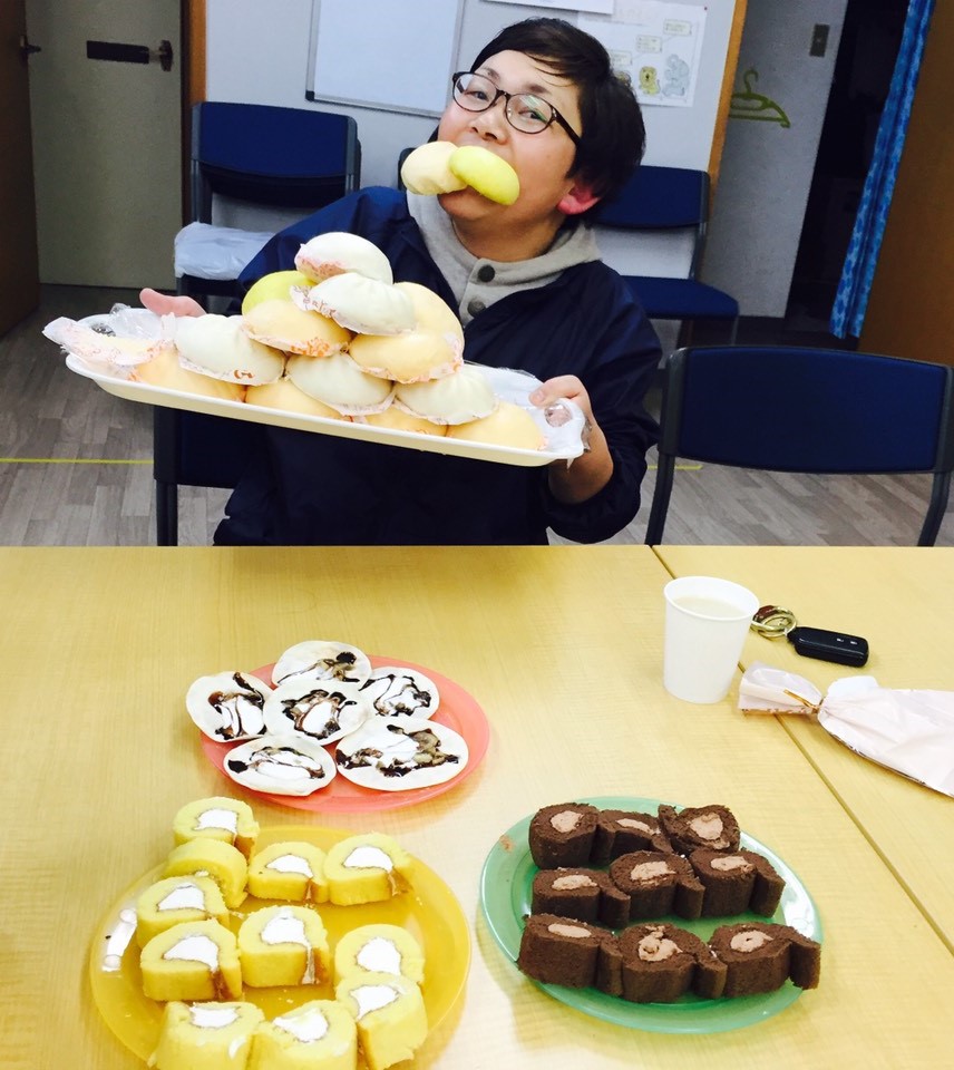 恒例・・・・お誕生会???_f0065444_1195142.jpg