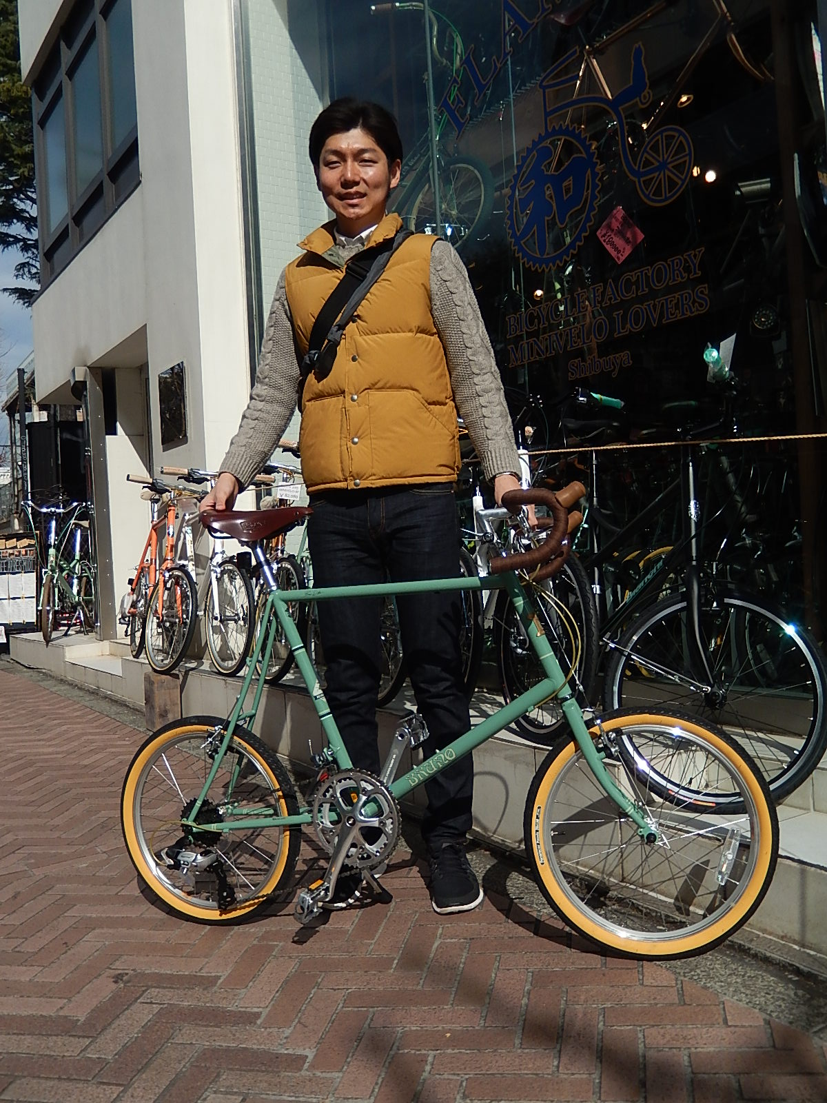 2月13日　渋谷　原宿　の自転車屋　FLAME bike前です_e0188759_1748230.jpg