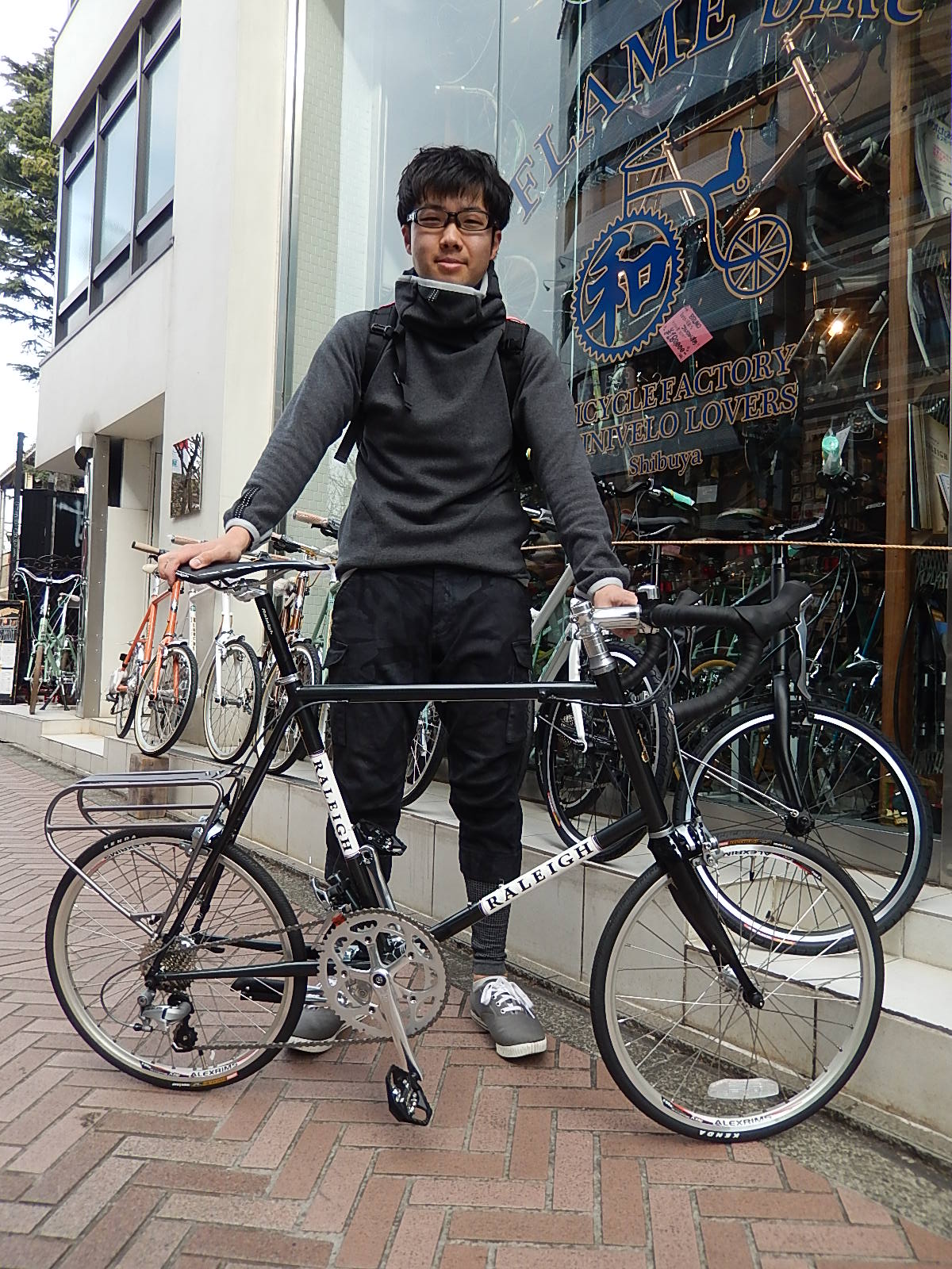 2月13日　渋谷　原宿　の自転車屋　FLAME bike前です_e0188759_17501874.jpg
