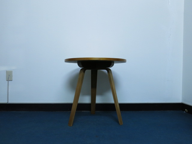 \"Cees Braakman Small Round Table #FAIR\"ってこんなこと。_c0140560_1091724.jpg