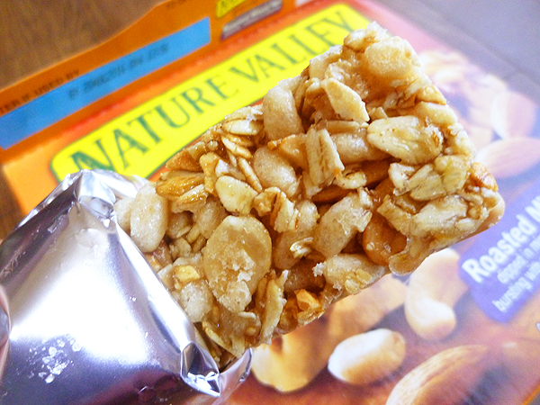 NATURE VALLEY SWEET & SALTY NUT granola bars Roasted Mixed Nut_c0152767_21203056.jpg