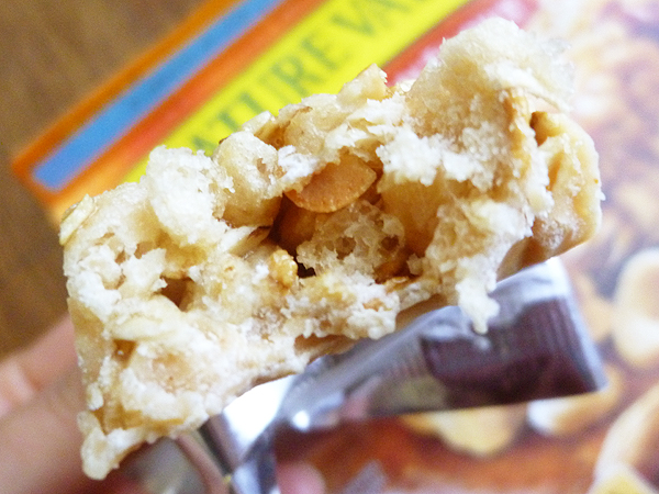 NATURE VALLEY SWEET & SALTY NUT granola bars Roasted Mixed Nut_c0152767_2123584.jpg