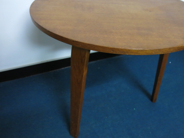 \"Cees Braakman Small Round Table with Pastoe Stamp #FAIR\"ってこんなこと。_c0140560_11342047.jpg