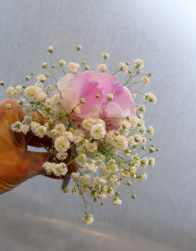 スイートピーとかすみ草のブライダルブーケ プリンスホテルタワーにお届け 札幌 花屋 Mell Flowers スイートピーとかすみ草のブライダルブーケ プリンスホテルタワーにお届け 札幌 花屋 Mell Flowers