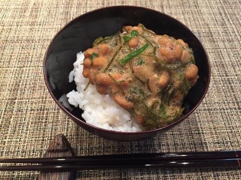 けさの朝食遊び、納豆のがごめ昆布細切りかけ、_a0170045_02265123.jpg