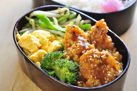 新しい衣の甘酢唐揚げ弁当_b0171098_8564288.jpg
