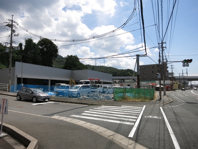 イエローハット安芸中野店が建設中。カリモク家具跡地に_b0095061_12124335.jpg