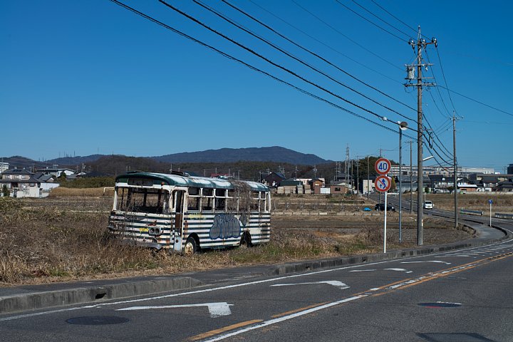 あっけらかんとした如月の廃バス_d0353489_2371627.jpg