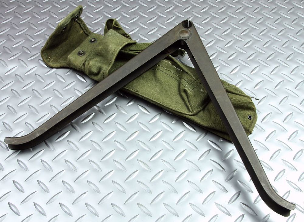 【良好品】 通販で初めて買ったアイテム M16用バイポッド＆キャリングケース 個人装備