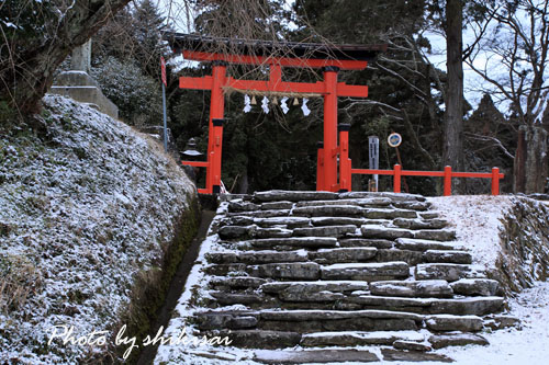 丹生都比売神社薄っすら雪化粧_a0135396_21412464.jpg