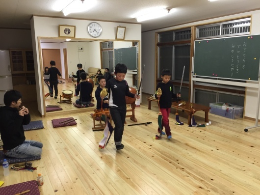 子ども神楽練習♪_b0115751_21372515.jpg