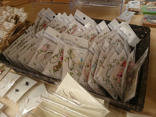 東急ハンズ京都店で開催中。インコと鳥の雑貨展の様子その3_d0322493_2252366.jpg