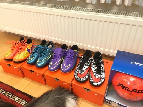 サッカースパイクとミネトンカ_a0336607_21002786.jpeg