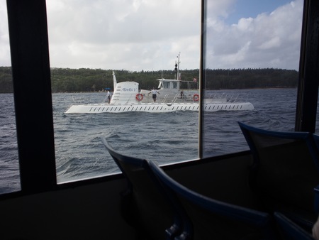 観光用とは言え、初めての潜水艦乗船（Atlantis Submarines Guam）_d0245240_21213439.jpg