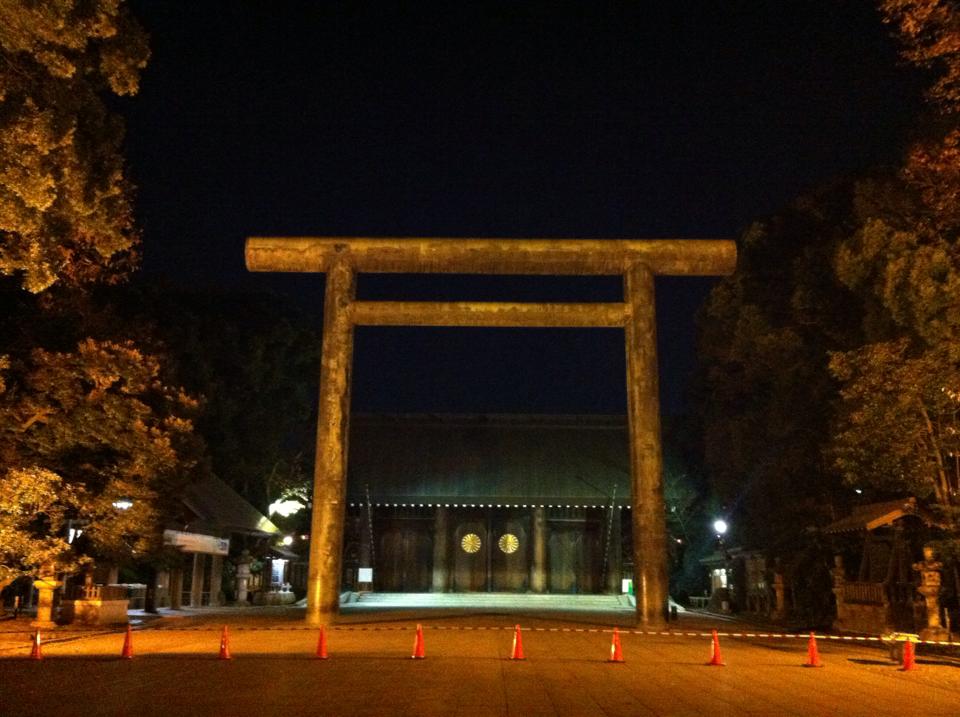 靖国神社 ライトアップ 東京緑散歩２