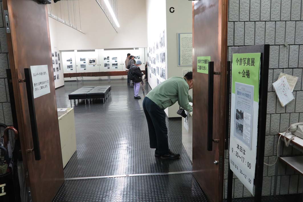 好評開催中！「今昔写真展『鎌倉を見つめた写真家たち』」_c0014967_8431527.jpg