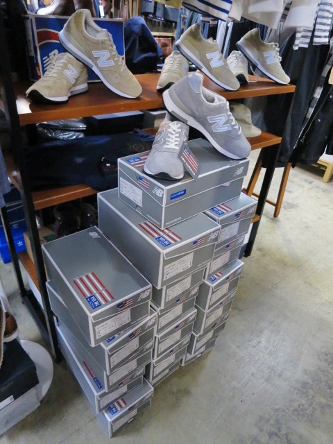 new balance (MADE IN USA)　M1400 GRAY NUBAK LEATHER！遂に入荷です！！_d0152280_1764734.jpg