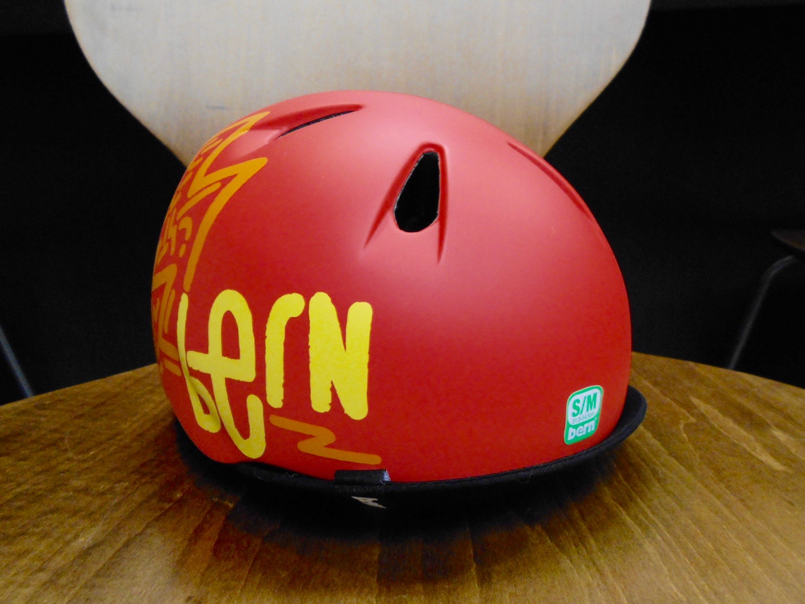 bernのヘルメットが入荷しました_b0189682_11305041.jpg