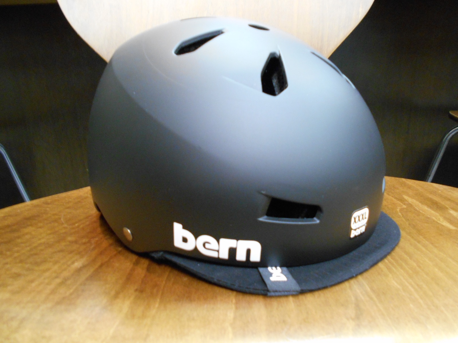 bernのヘルメットが入荷しました_b0189682_11345654.jpg